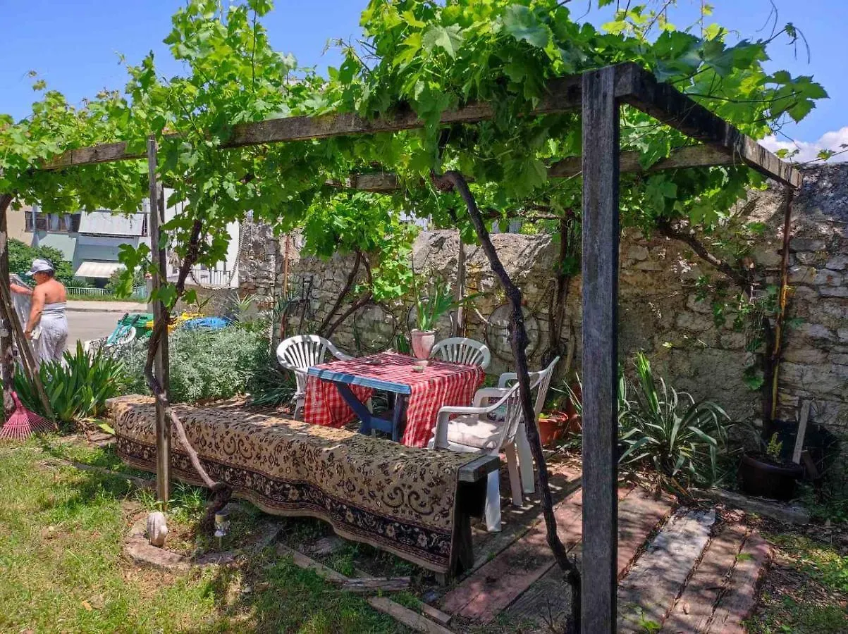 Konoba Yan Apartment Pula 0*,  Croatia